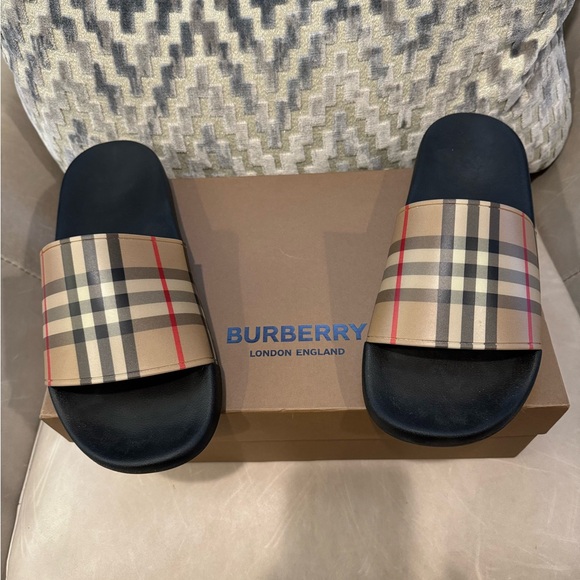 Men’s Burberry slides - Picture 2 of 6